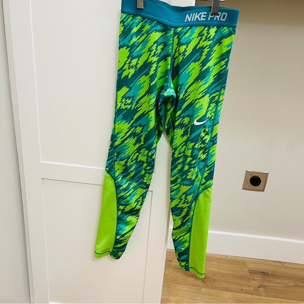 Girls Nike Pro leggings
